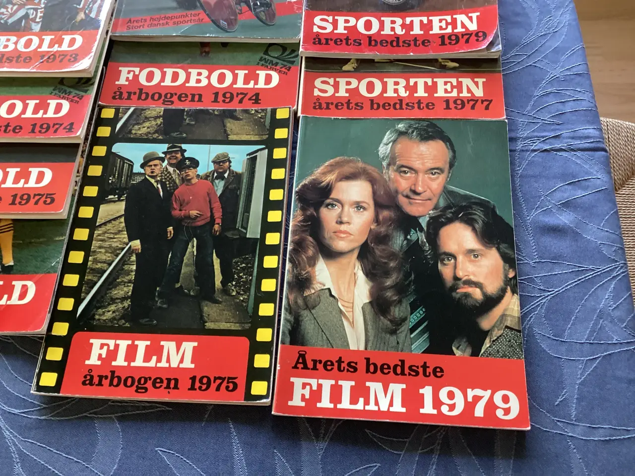 Billede 3 - Sport -og filmårbøger. 10 kr stk
