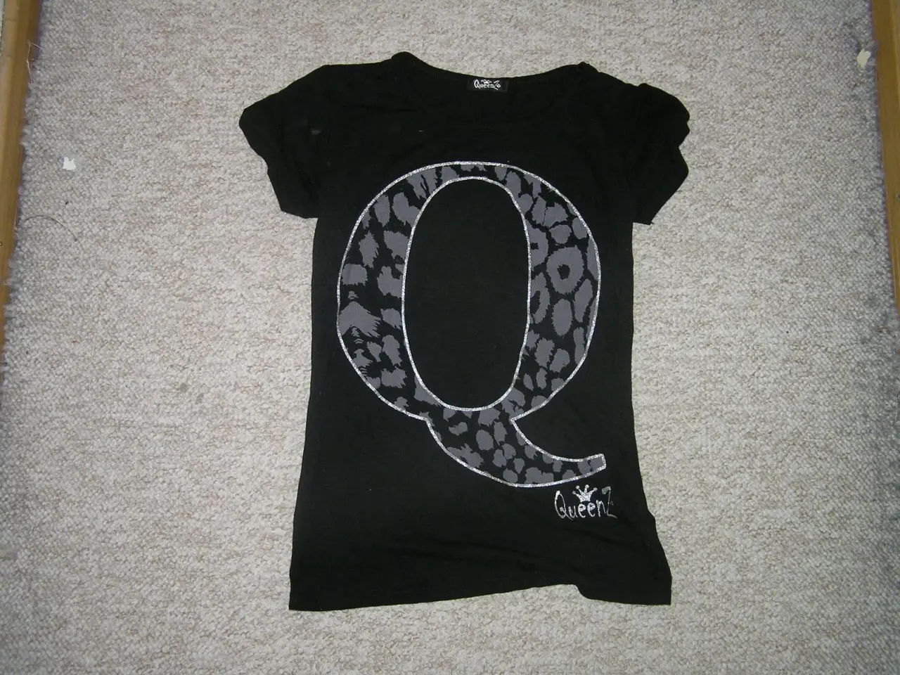Billede 2 - T-shirt str. 140 fra Queenz