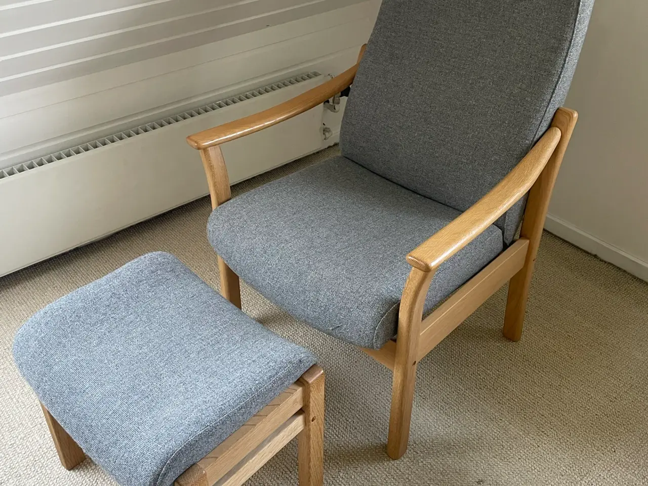 Billede 2 - Pæn grå sofa og lænestol
