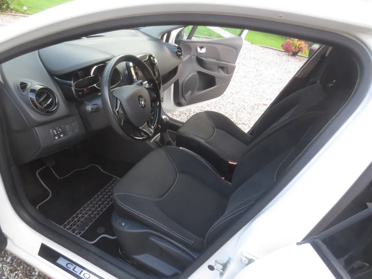 Billede 15 - Fin Renault Ny Clio 1.2 i År 14. Synet 4/26.