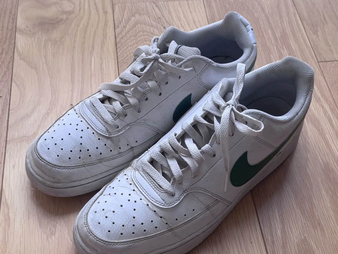 Billede 3 - Nike Air Force 1 Size 12 / 46 White & Green Swoosh