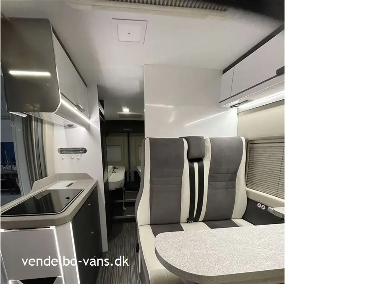 Billede 27 - 2022 - McLouis Menfys Van 04 Prestige Matic Det er CamperVan topudgaven med masser af udstyr - Prestige Matic