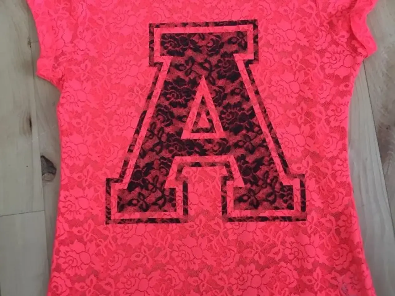 Billede 1 - T-shirt str M sælges