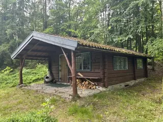 Unik timmerstuga vid Öresjön
