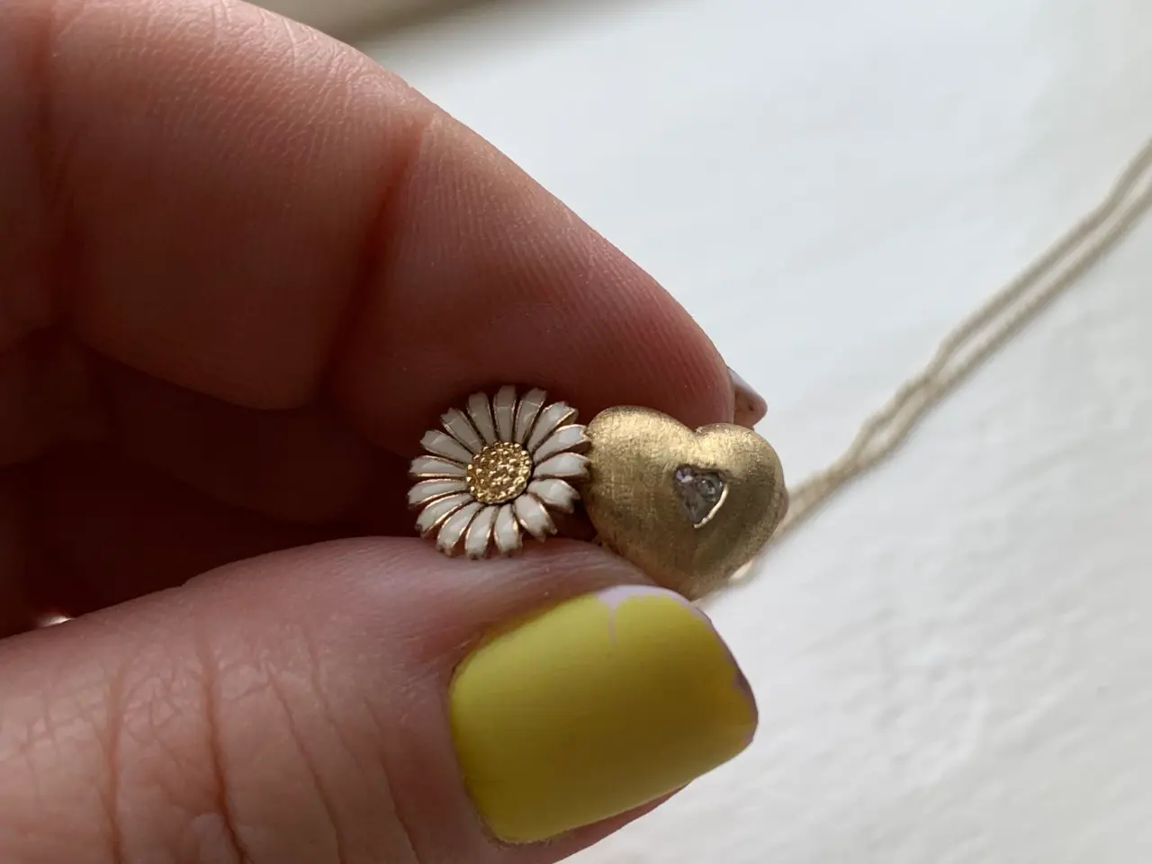 Billede 1 - 2 stk fine Charms til læder armbånd 50 KR pr stk