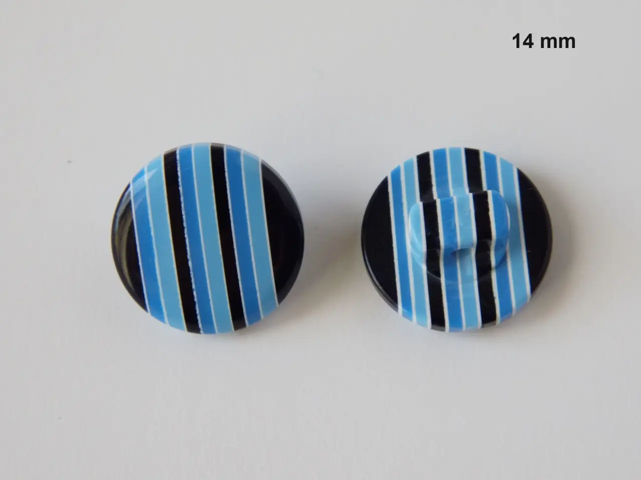 Billede 1 - Stribede knapper - 10 stk. 15,00 kr - BLAND SELV