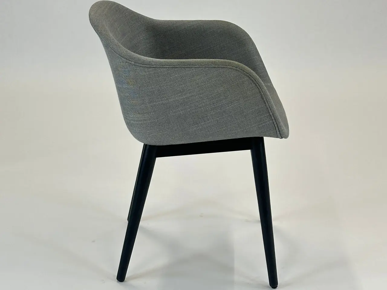 Billede 6 - Muuto Fiber Armchair Stol – Grå med Sort Stel