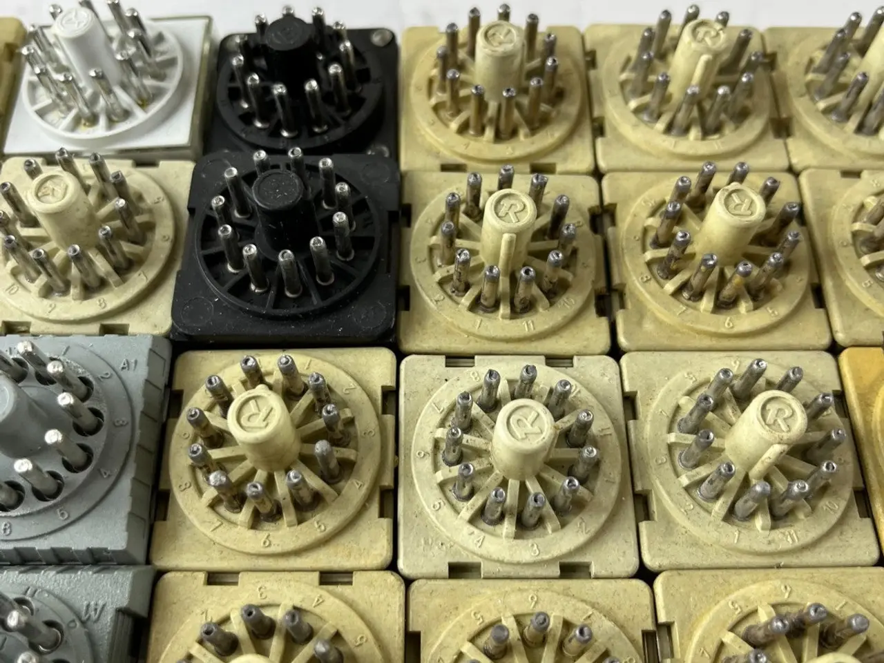 Billede 3 - blandet Plug-In relæ parti 32pcs Schrack Releco