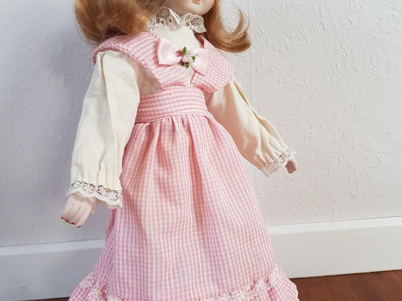 Billede 3 - Porcelænsdukke - 38 cm