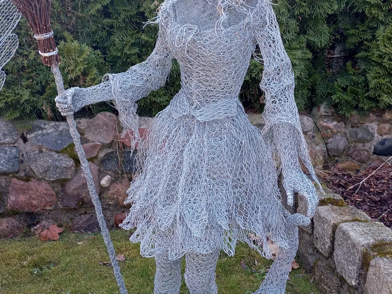 Billede 5 - En original havepynt, en trådskulptur