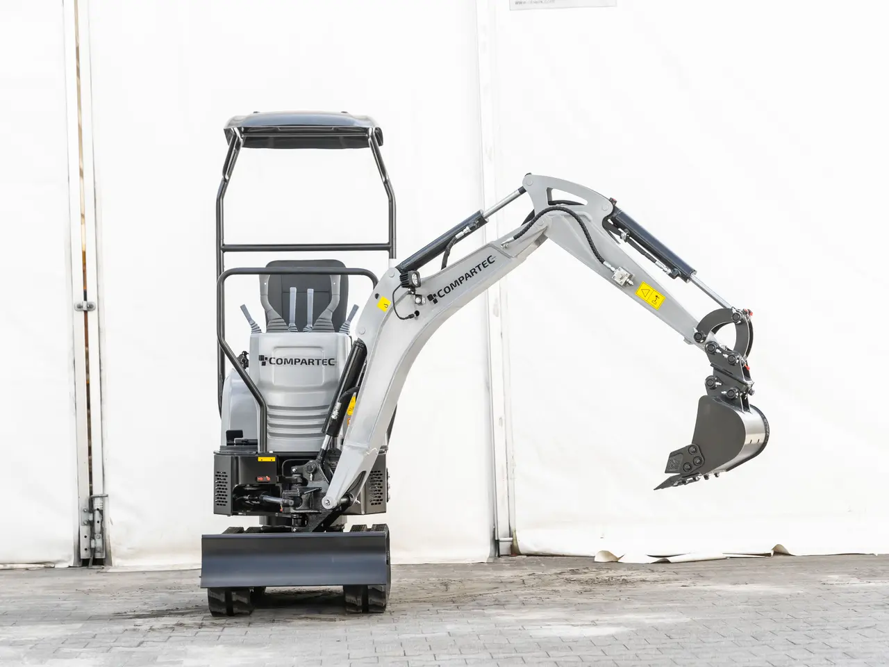 Billede 7 - Bobmaster Plus diesel minigraver - 970 kg med drejearm og justerbar undervogn, inkl. skovlsæt