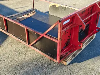 - - - Transportkasse med Weidemann fæste