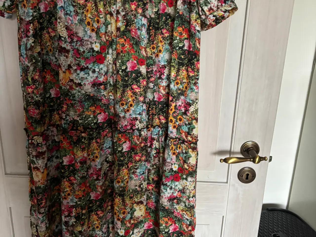 Billede 4 - Skøn blomstret kjole 