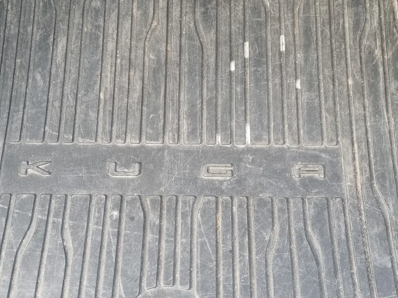 Billede 2 - Original Bagagerumsbakke til Ford Kuga