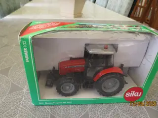 1 stk Ny Modeltraktor Massey Ferguson 5455
