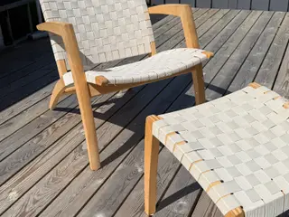 Lyse lænestole i træ/stofflet