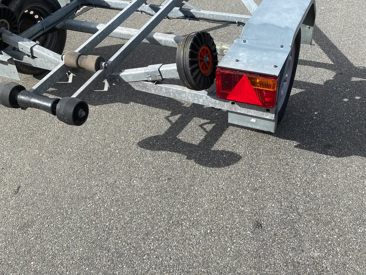 Billede 4 - Bådtrailer 750 kg med papirer.