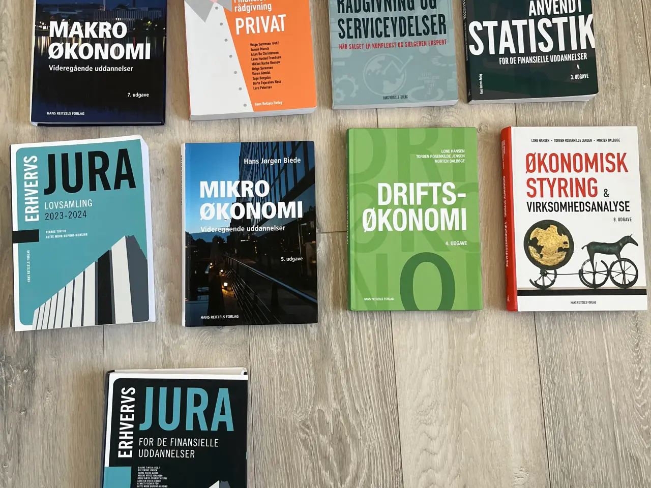 Billede 1 - Studiebøger – finansøkonom