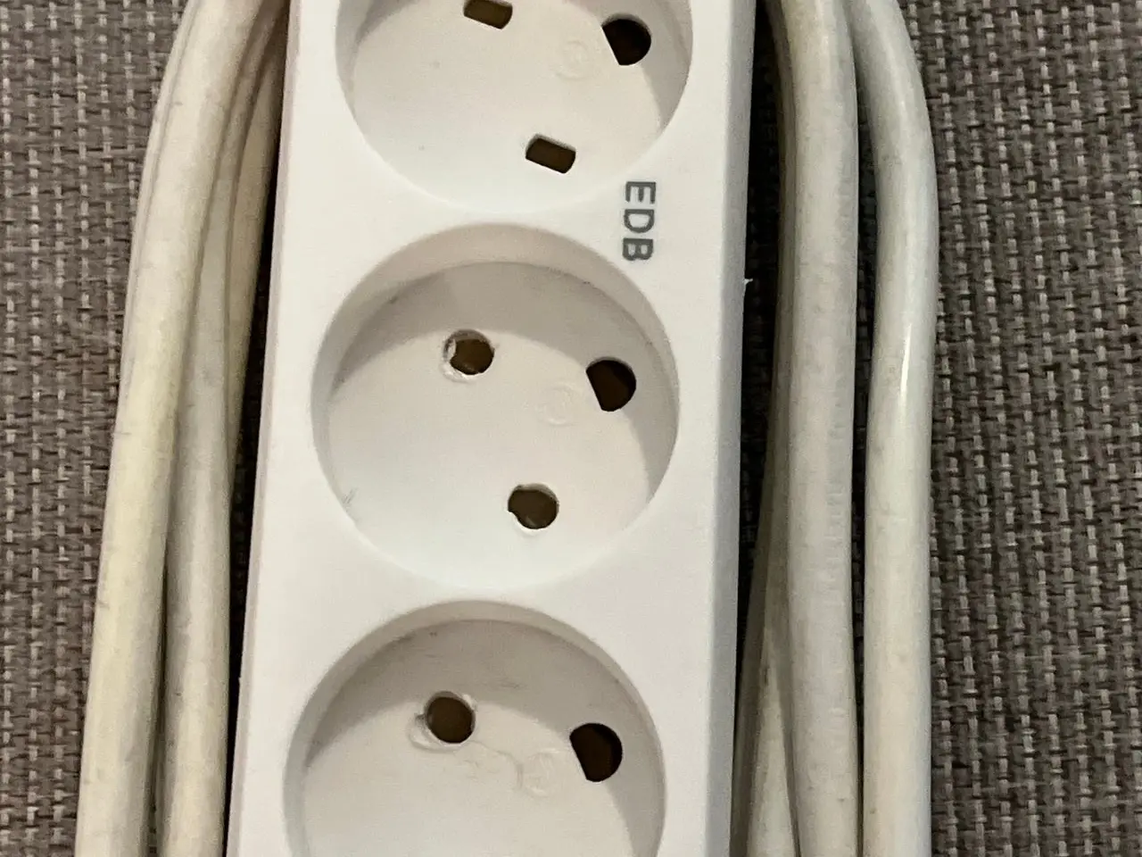 Billede 4 - Hvid stikdåse med 6 udtag og afbryder