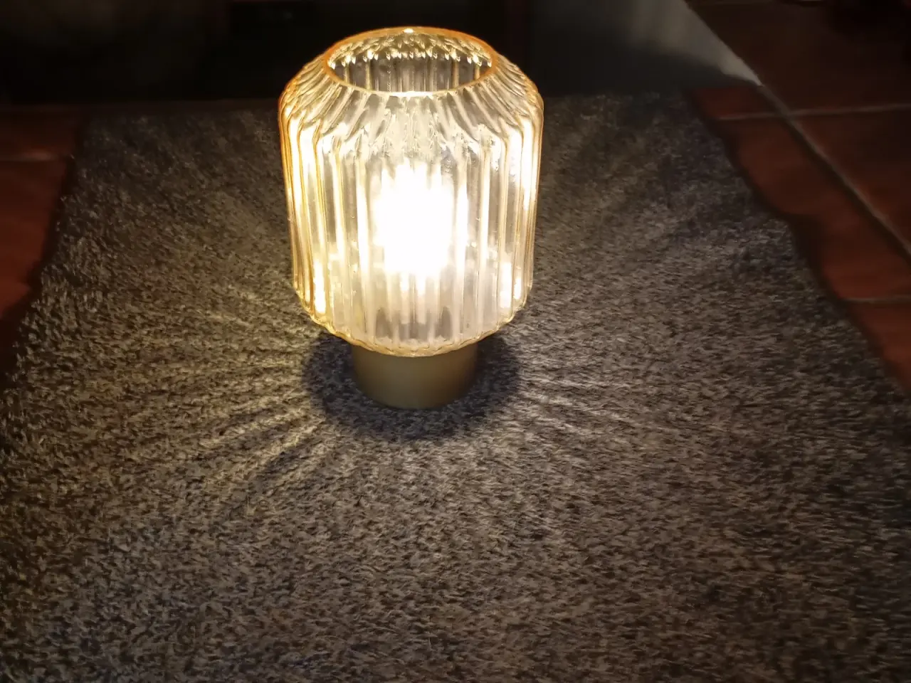Billede 2 - Bordlampe på batteri og med timer