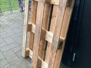 Træpalle gratis til afhentning