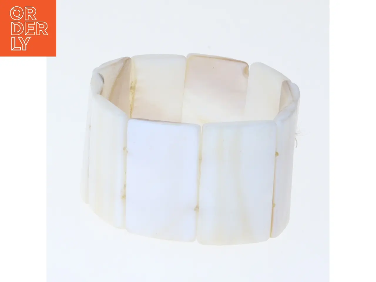 Billede 1 - Elastisk hvid armbånd med rektangulære perler (str. 9 cm)