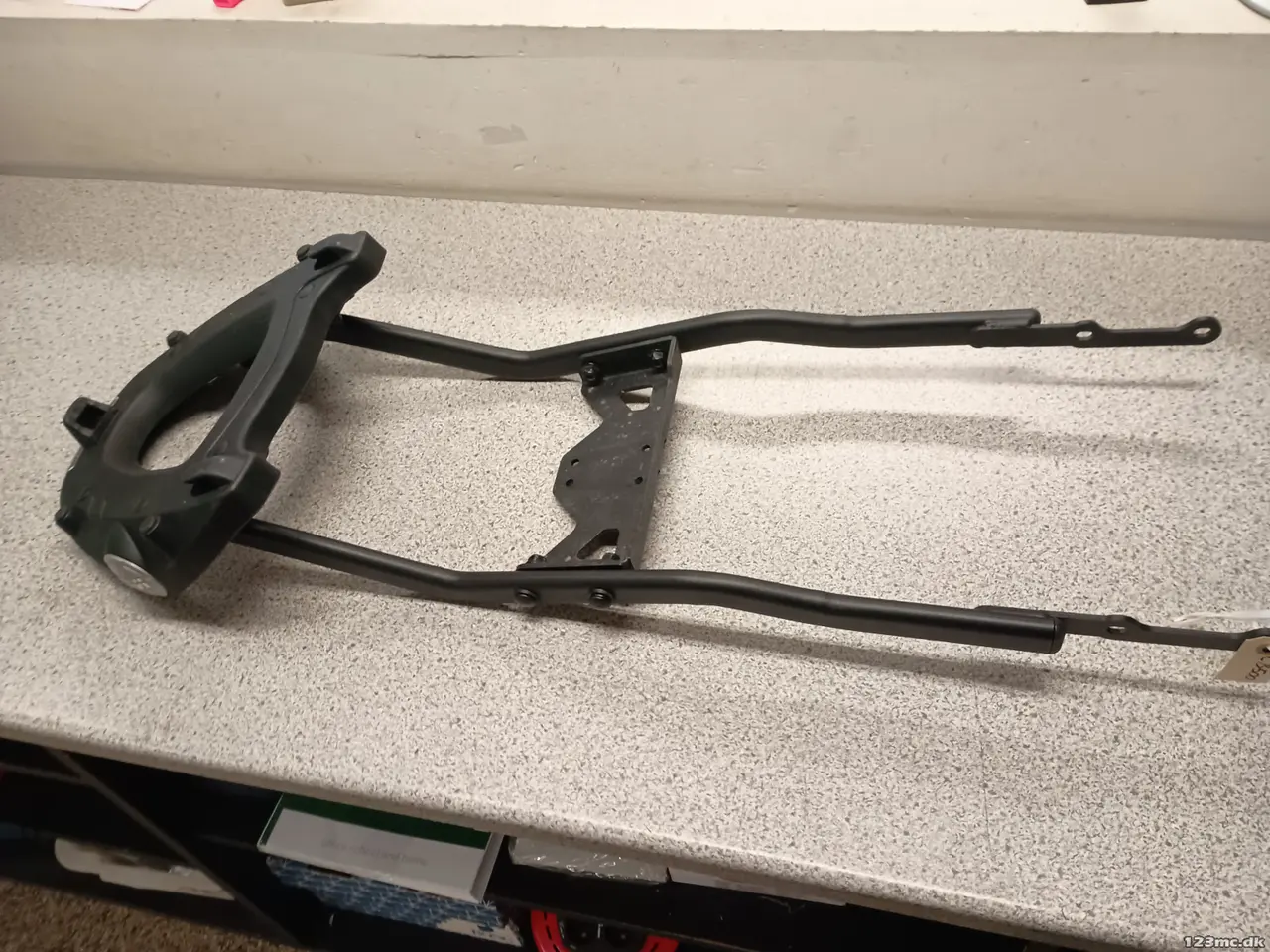 Billede 2 - Givi bagagebærer med topplade, Honda CB500F