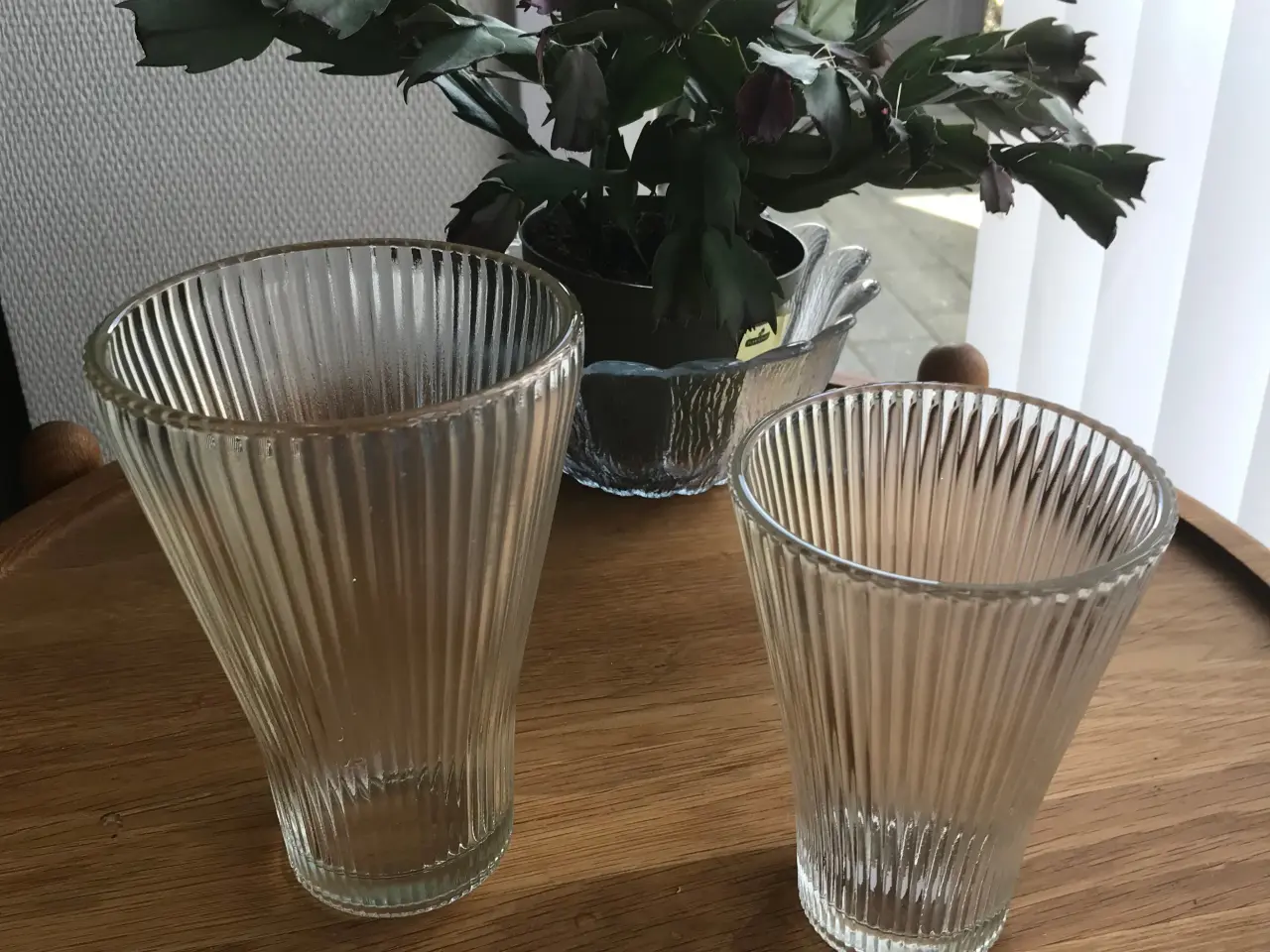 Billede 4 - Hospitalsvaser, i rillet klar glas - Holmegaard