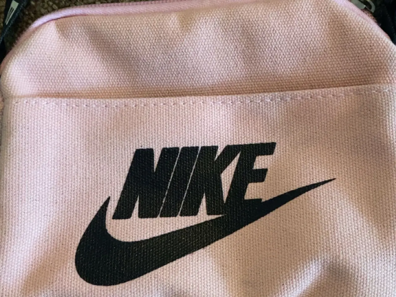Billede 4 - Lyserød Nike skuldertaske / crossbody taske