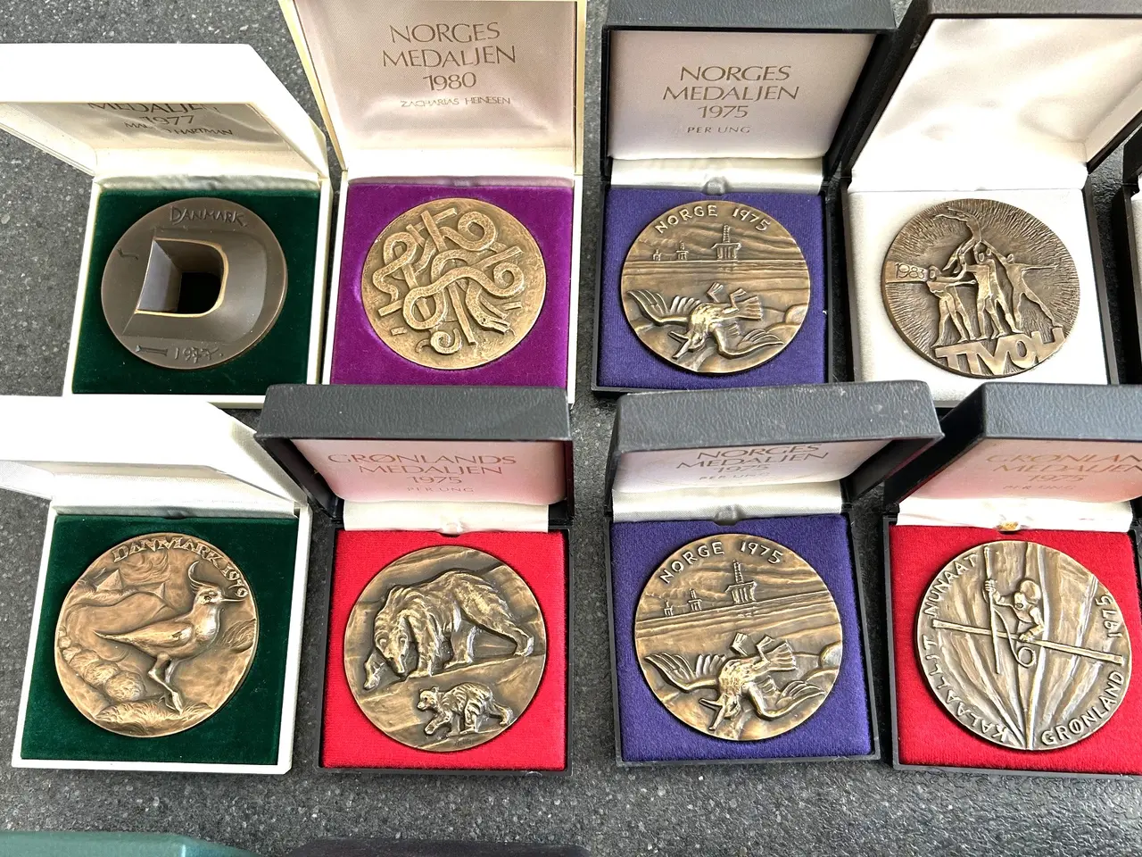 Billede 2 - Anders Nyborg medaljer og relieffer af bronze
