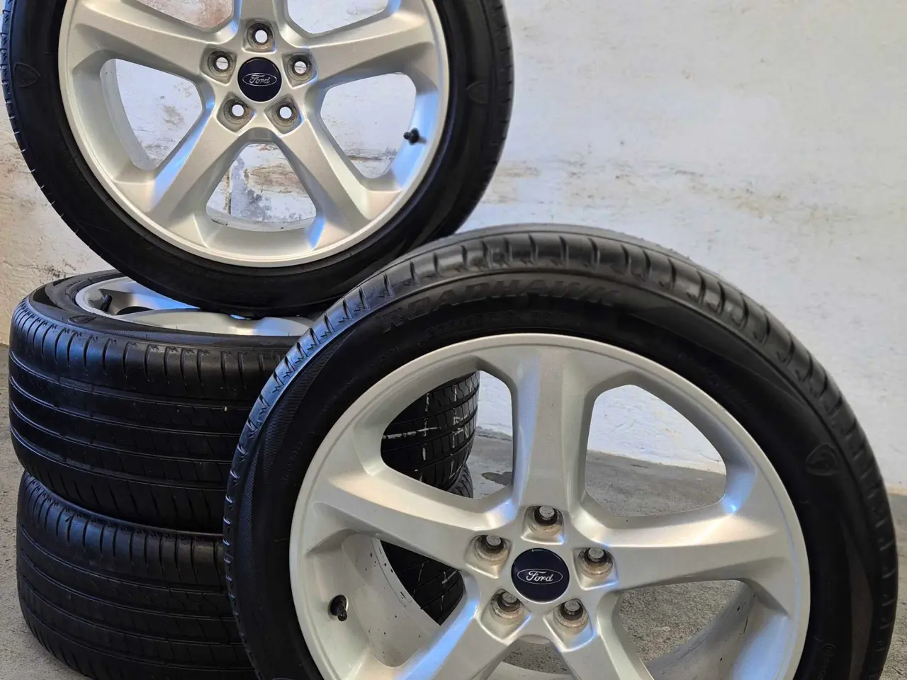 Billede 1 - FORD 18" ORIGINAL ALUFÆLGE MED SOMMERDÆK