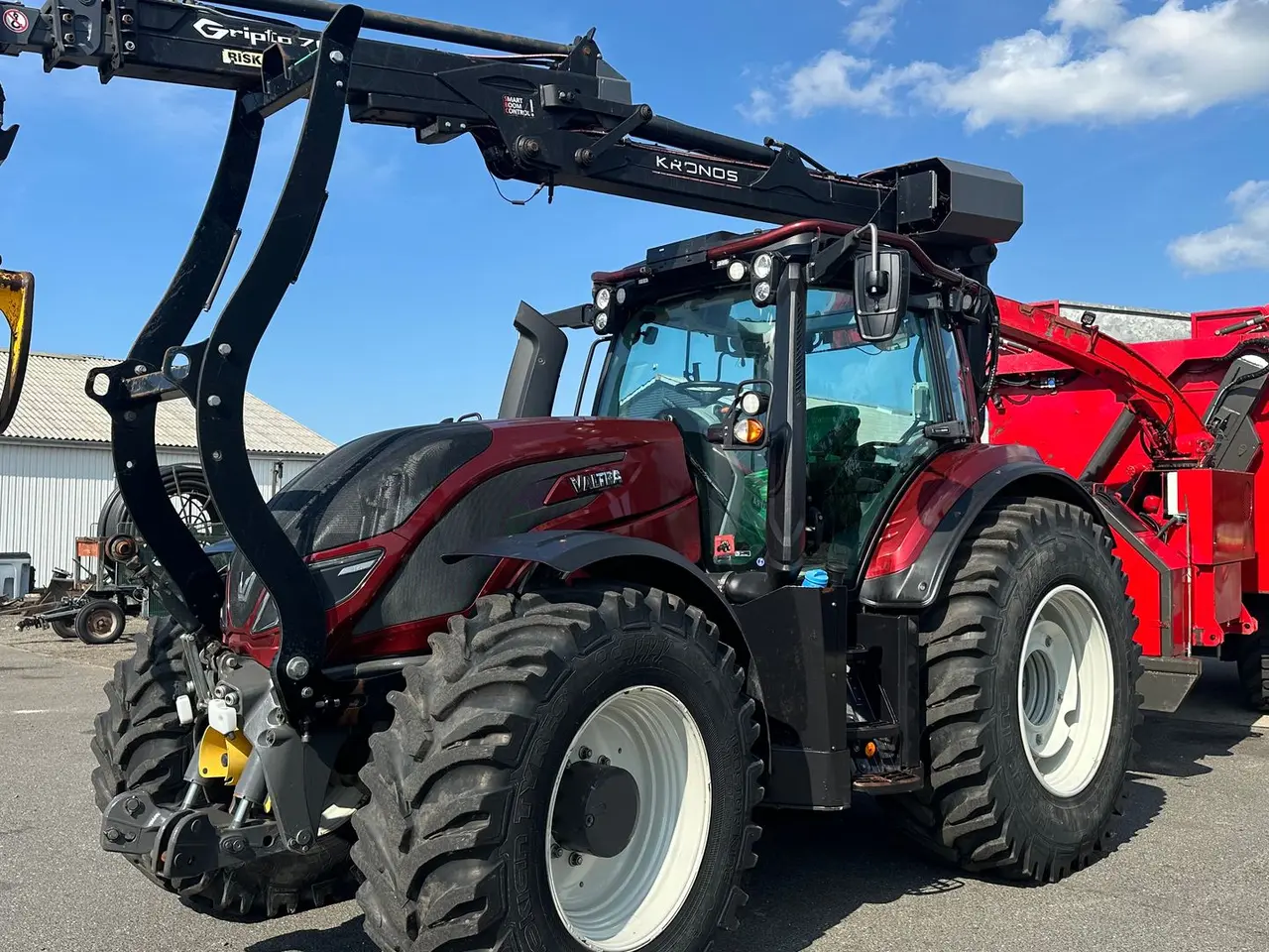 Billede 3 - Valtra T234s Med Jenz 360 Flishugger og Alsidig 23m3 Flisvogn