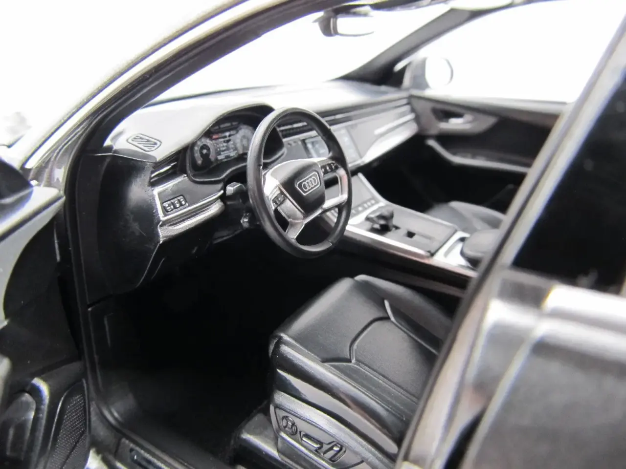 Billede 6 - 2018 Audi Q8 1:18 AUDI dealer Edition