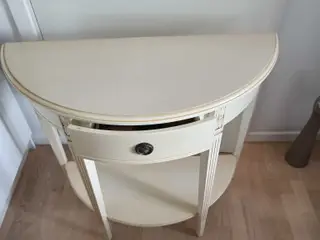 2 stk. Konsol borde. Henholdsvis 1 og 2 skuffer