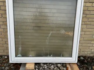 Termovindue med sløret glas velegnet til badeværel