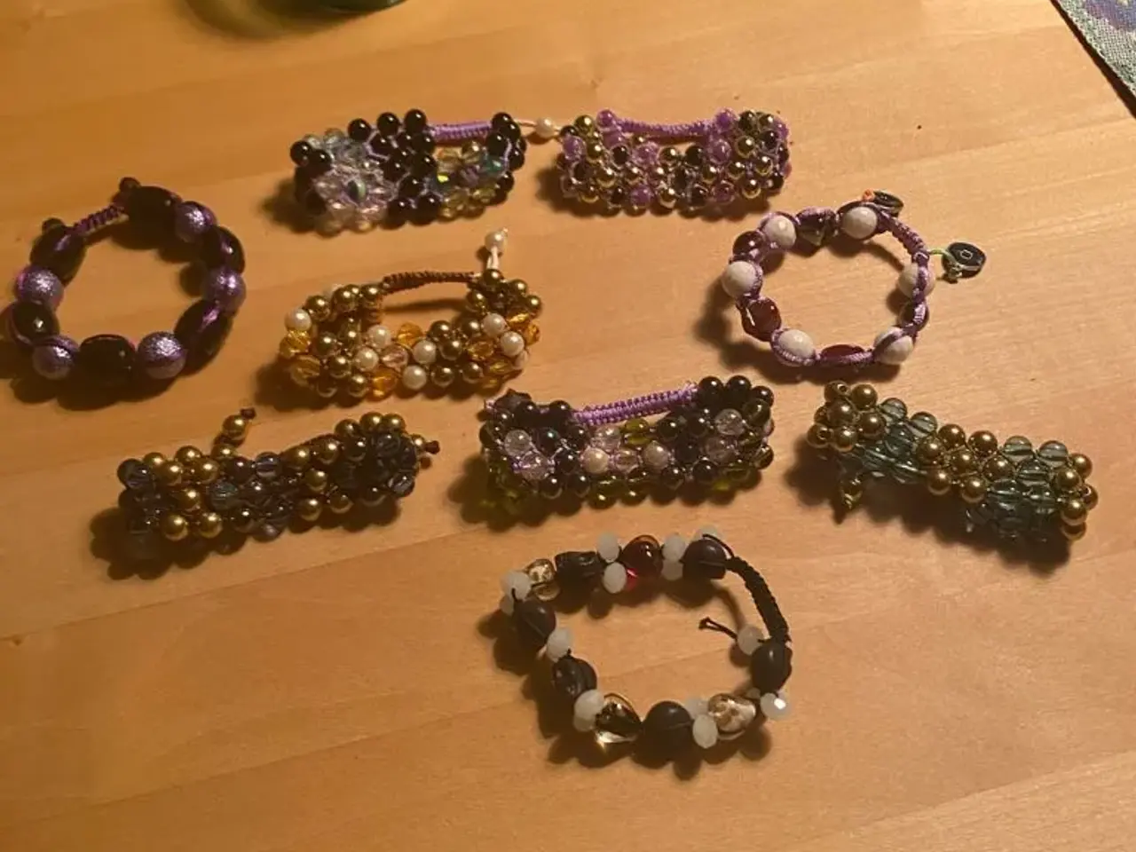Billede 1 - Nye knyttede armbånd