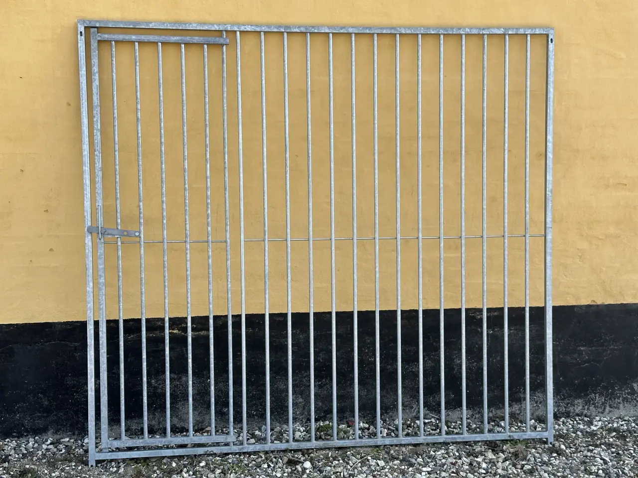 Billede 1 - Hundegårdselement 2 meter med låge/dør