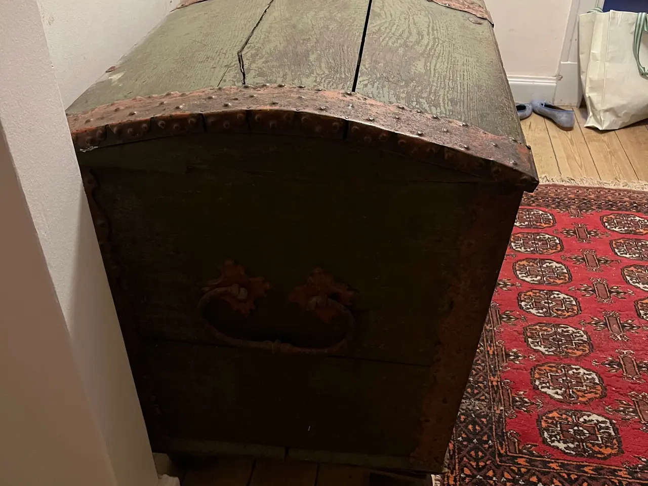 Billede 4 - Gammel dragkiste i træ med jernramme fra 1747