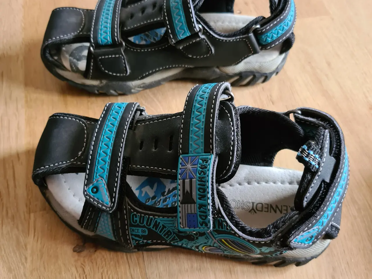 Billede 3 - Sandaler str 28 og 30