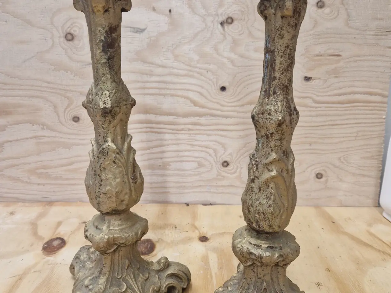 Billede 1 - 2 antikke malmlysestager 42 cm høje