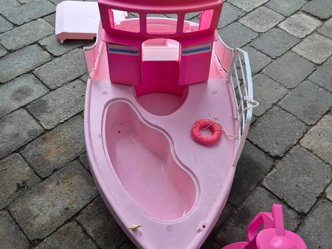 Billede 1 - Barbie båd med fejl og mangler