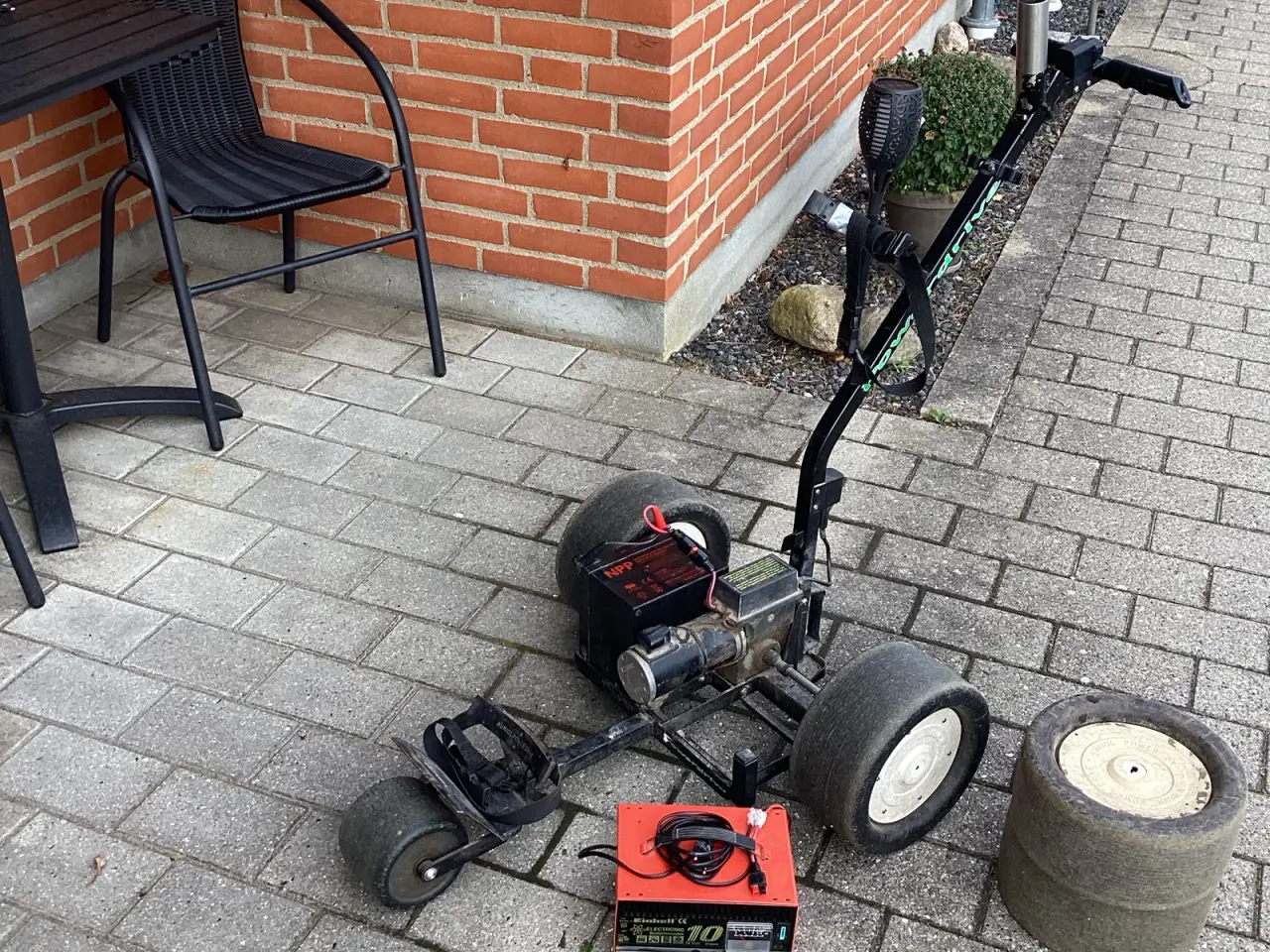 Billede 1 - Solid Golfvogn m/ Batteri og lader.mm.