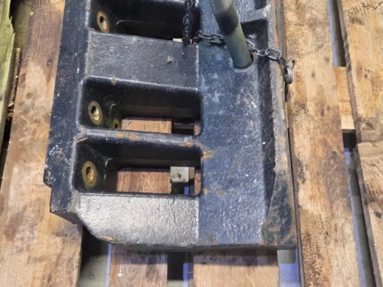 Billede 4 - Case Maxxum 145 Frontvægt Holder 82031499 (5 Stk)
