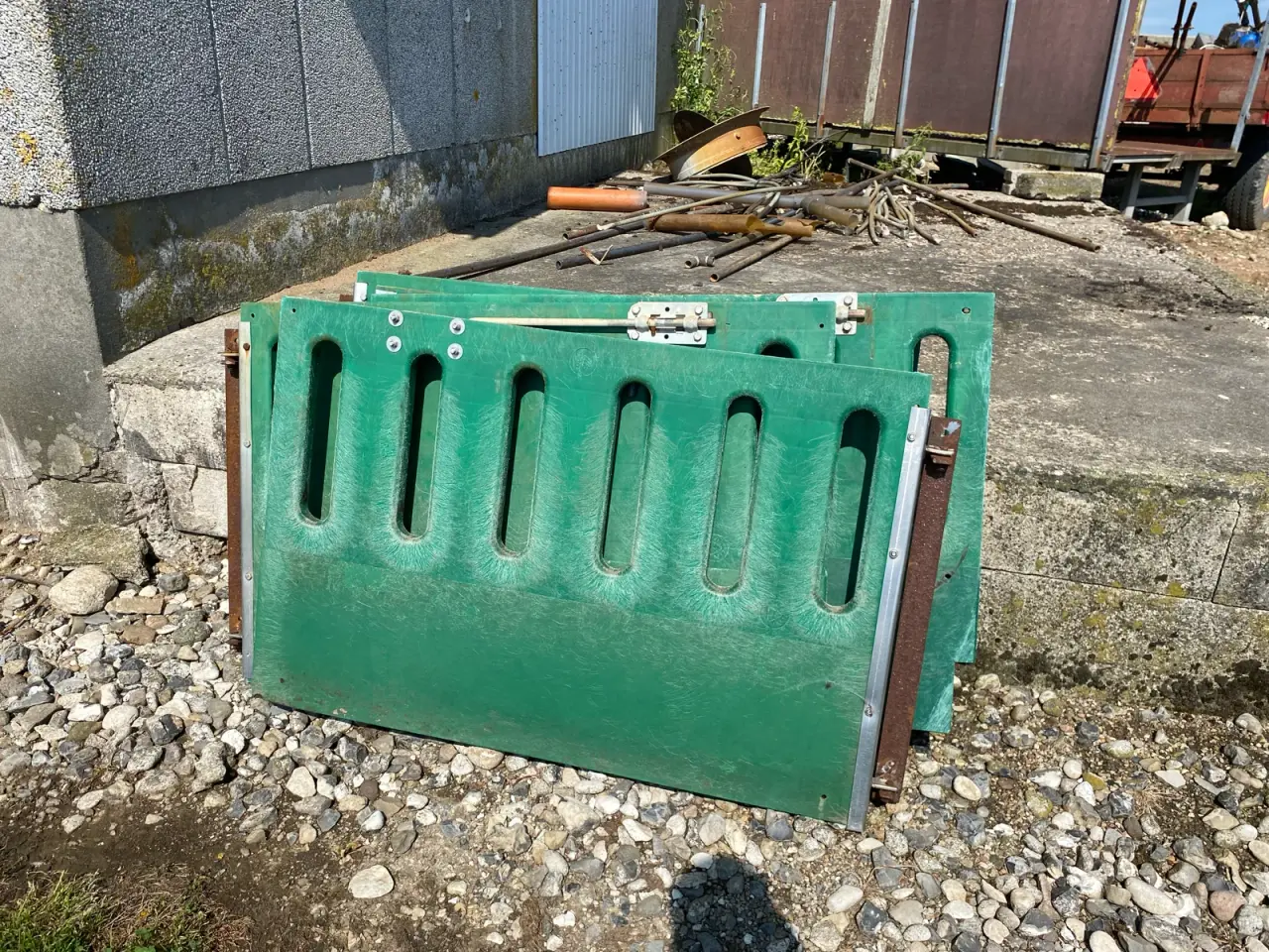 Billede 1 - Inventar låge fra grisestald.