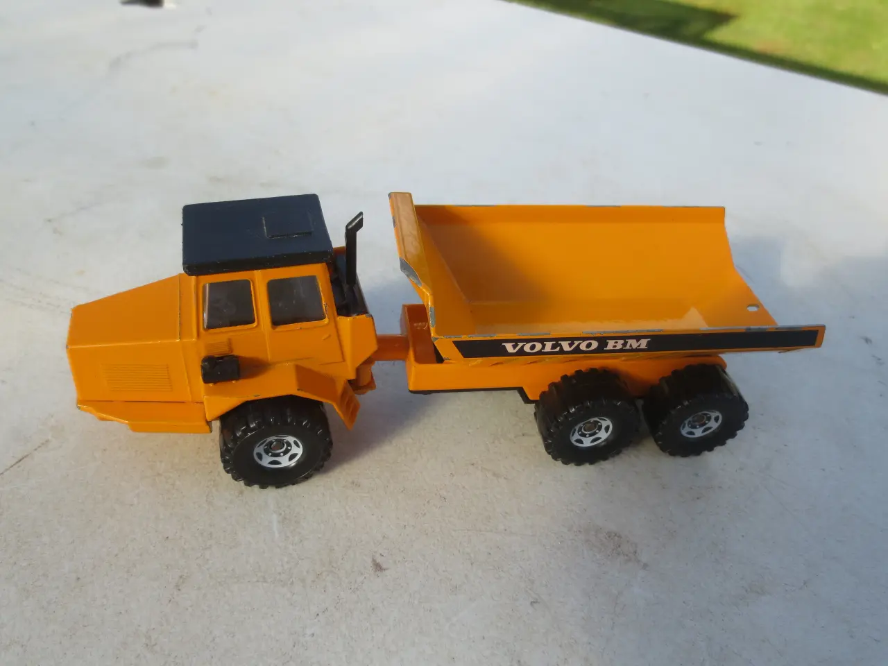 Billede 2 - 1 stk Volvo Dumper Model A25 og model Bus og Bil