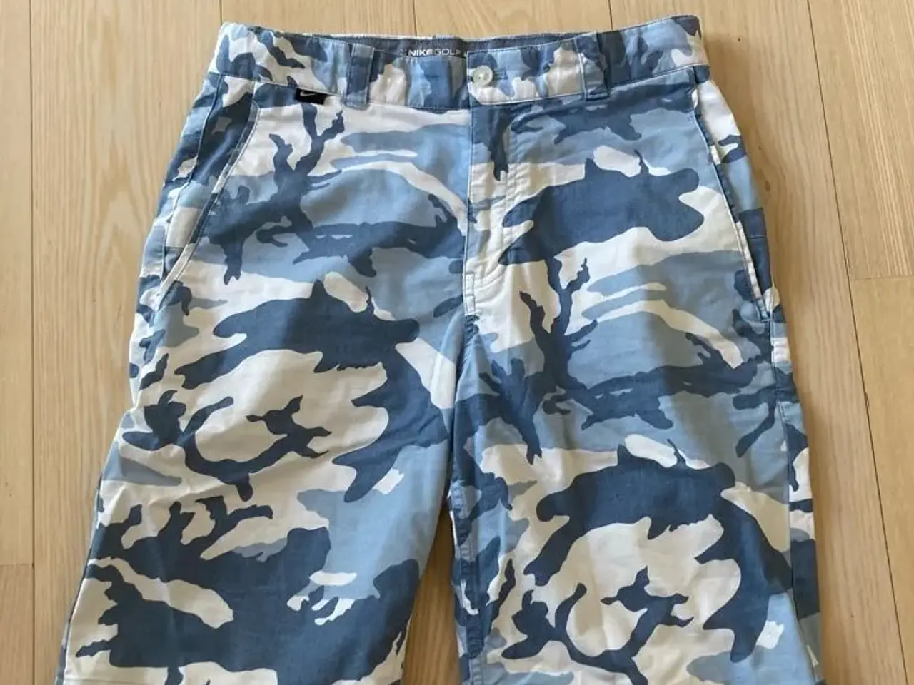 Billede 2 - Næsten nye golfshorts