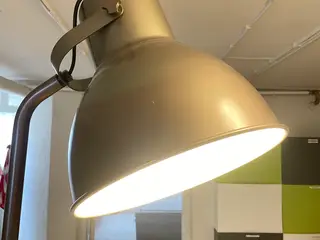 IKEA gulvlampe metal grå