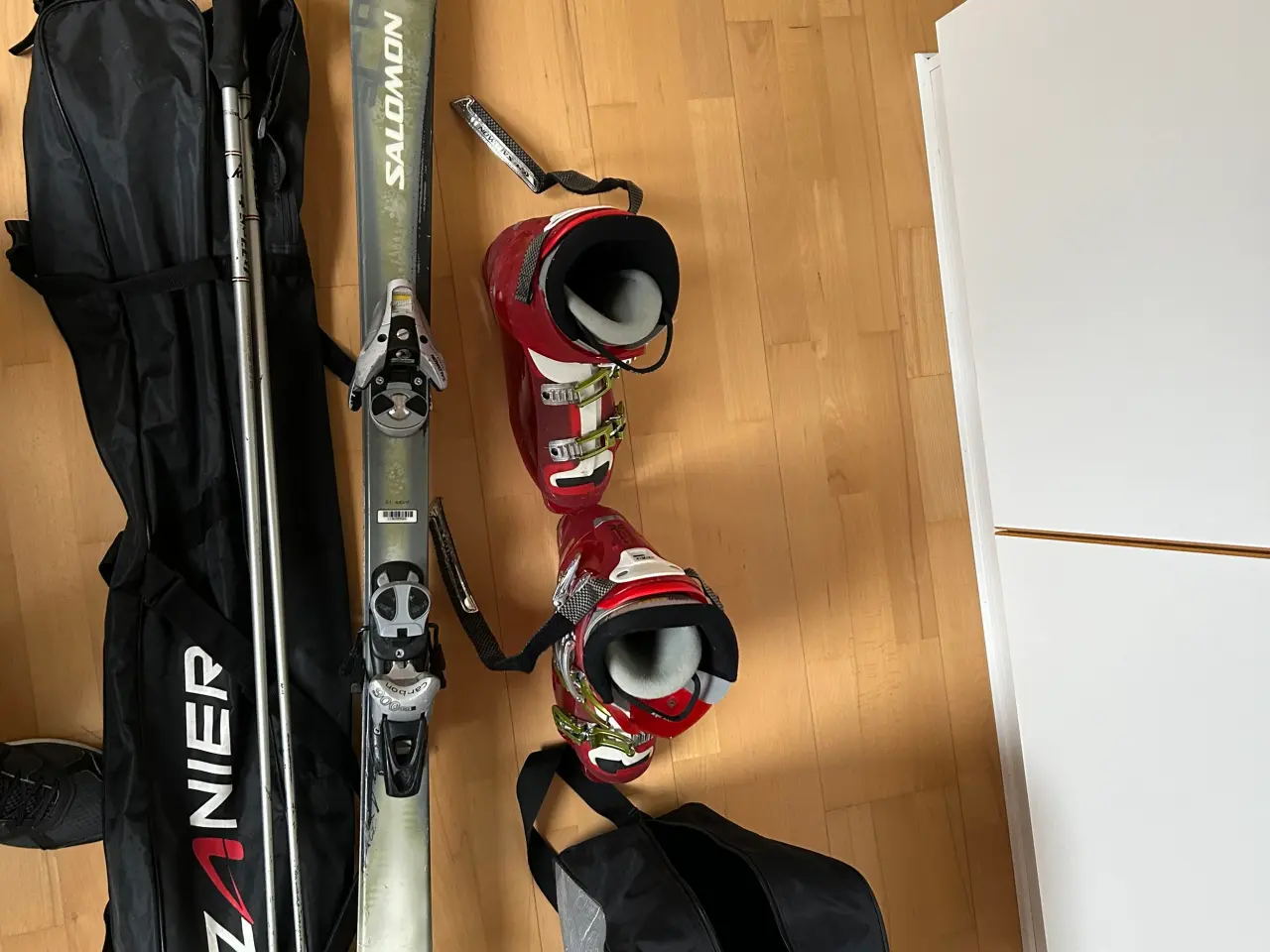 Billede 2 - Ski med tilbehør