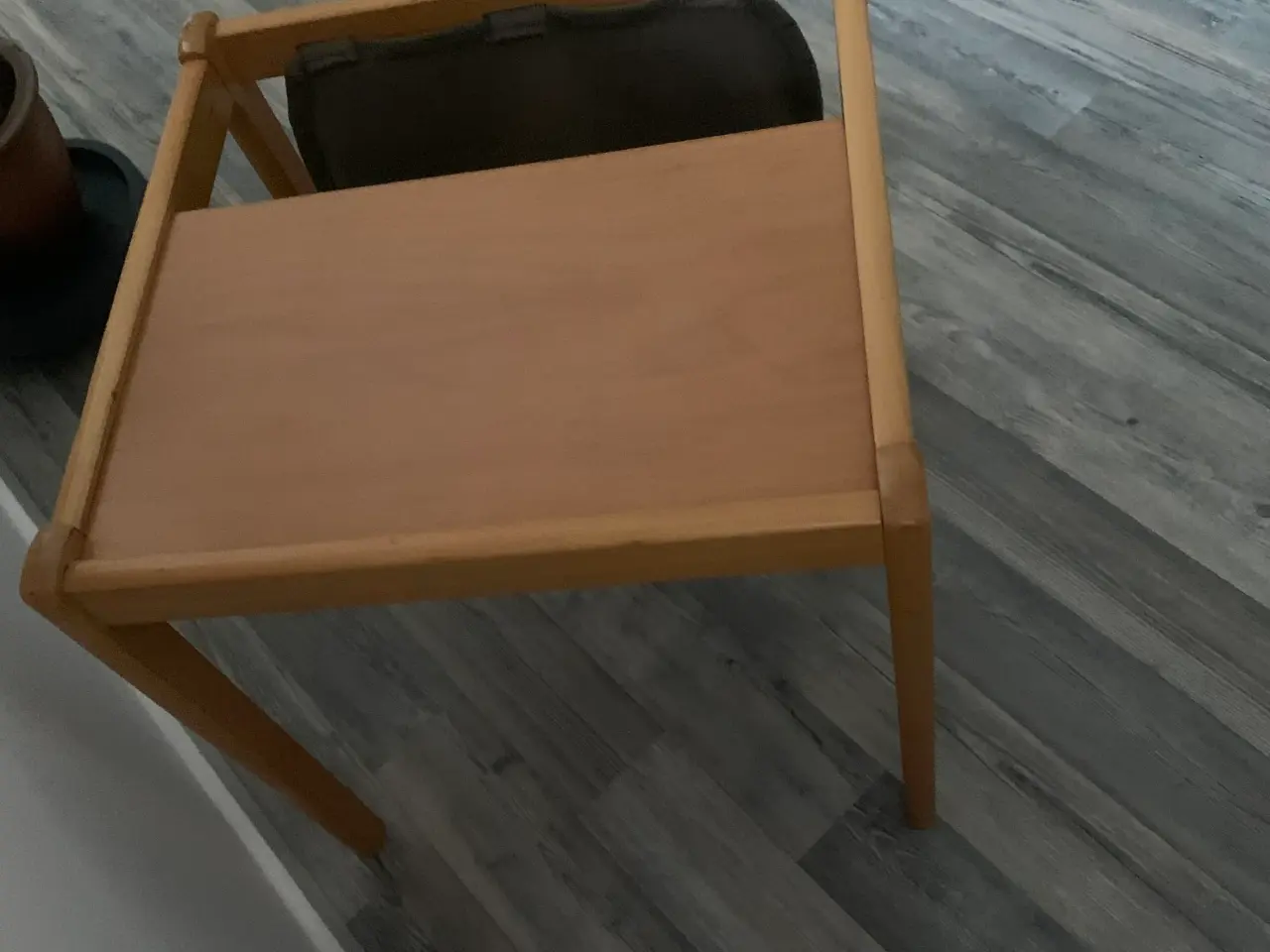 Billede 2 - Sidebord med tidsskriftholder. Fra 1960’erne