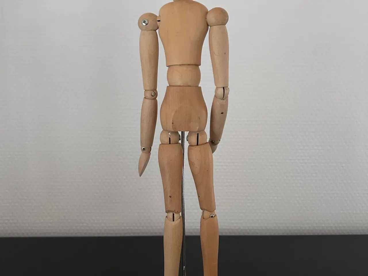 Billede 2 - Tegnefigur / figur i træ med bevægelige kropsdele